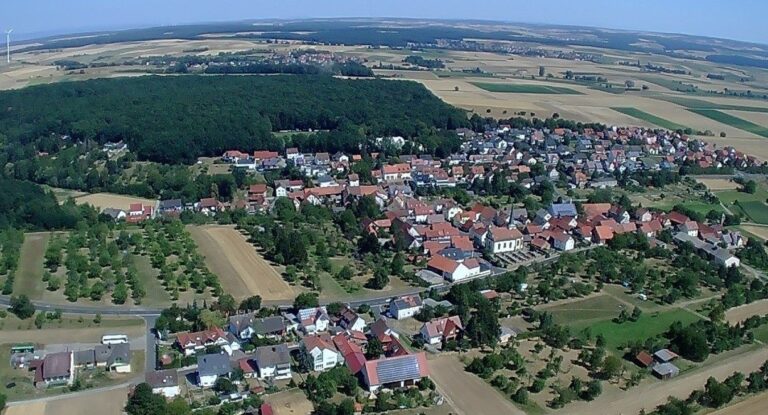 Vorverkaufsstellen, Sömmersdorf aus der Vogelperspektive, Geschäftsstelle mit Öffnungszeiten